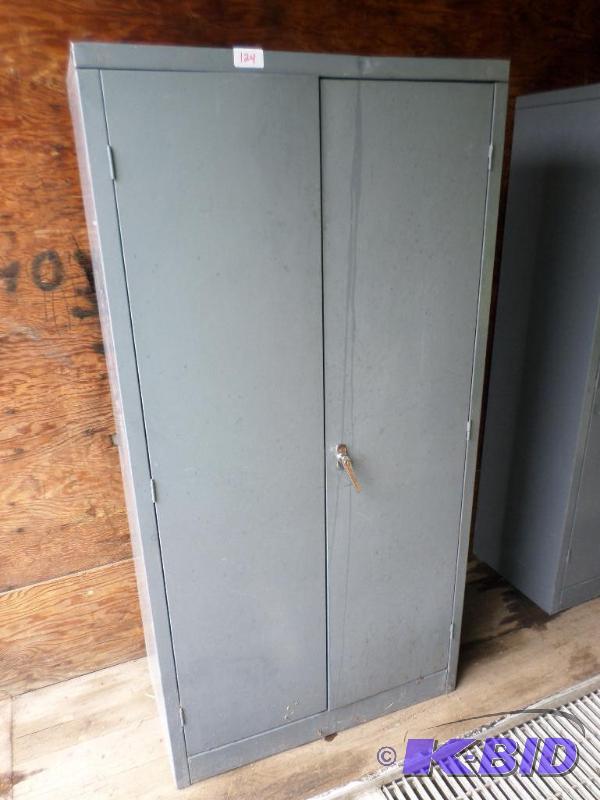 lot 129 image: 18&quotx36&quotx78" Industrial Steel C...