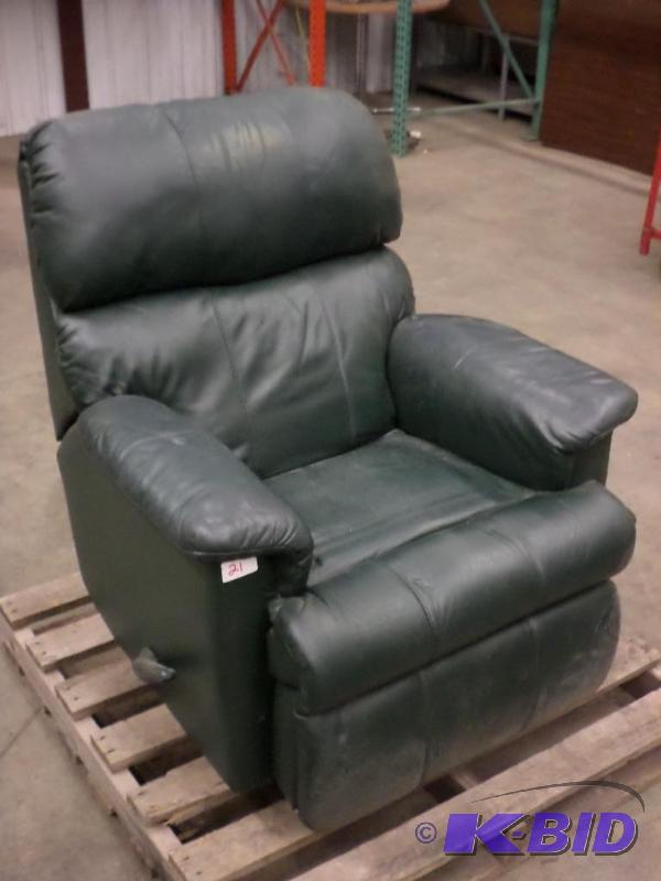 lot 21 image: Green Recliner Arm Chair, Needs Cleaning...