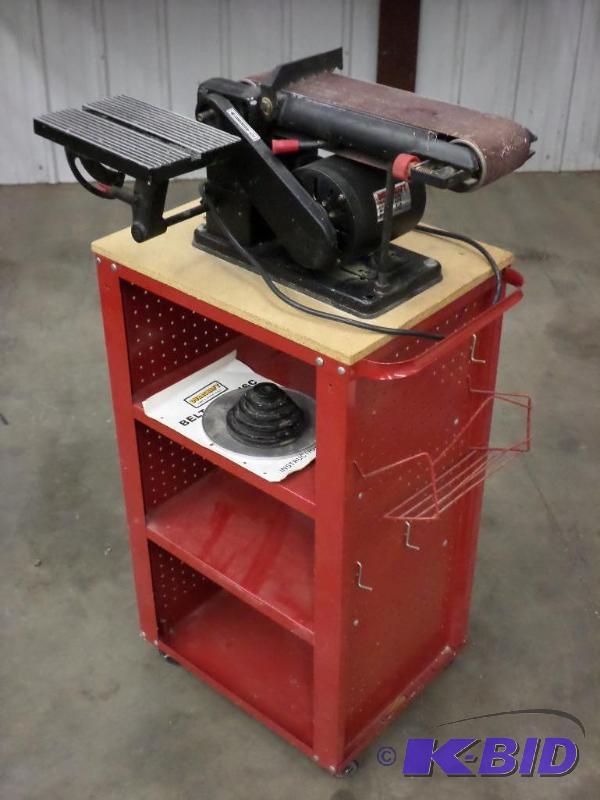 lot 6 image: Duracraft 120Volt Belt & Disc Sander...