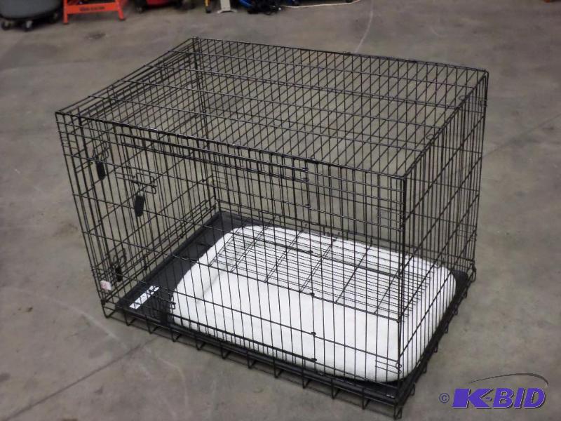 lot 68 image: Large Sized Steel Wire Dog Kennel...