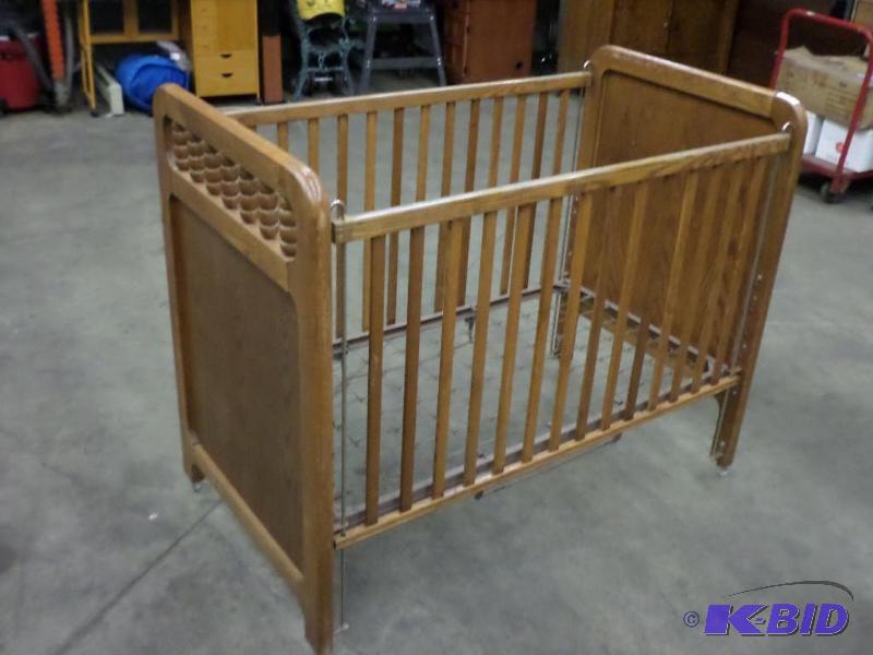 lot 94 image: Vintage Rolling Wooden Crib...