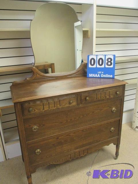 lot 00008 image: Luger Furniture Company Oak Vanity Dresser Mirror