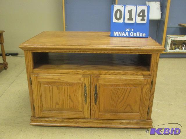 lot 14 image: Wood Console Table TV Stand Entertainment