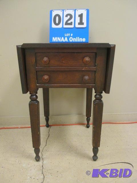 lot 21 image: Antique Drop Leaf Table Side Occasional William Mary Style