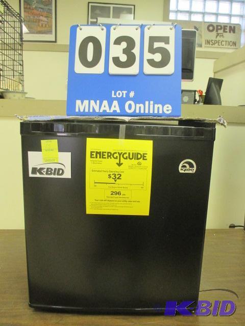 lot 35 image: Never Used Igloo 1.7 cu-ft Mini Refrigerator Fridge Black