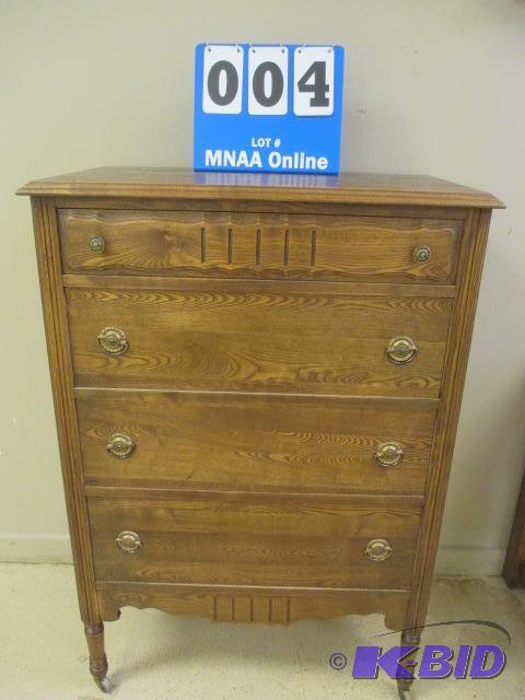 lot 4 image: Luger Furniture Company Oak Chest