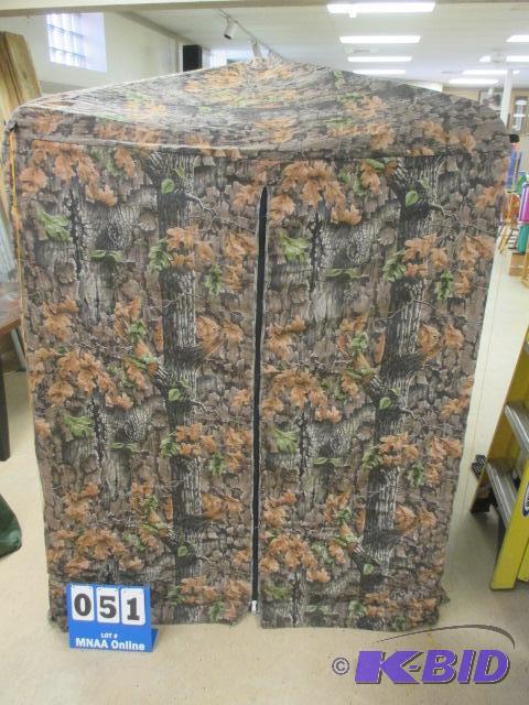 lot 51 image: Spacious Camouflage Duck Blind House Hunting Trebark by Lynch Superflauge Bird