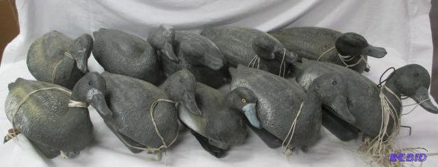 lot 52 image: Lot of 10 Hunting Duck Decoys Made in Italy Sport Plast Greenhead Gear Blue Bills