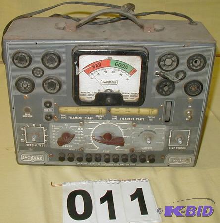 lot 11 image: Vintage JACKSON Vacuum Tube Tester Model 636 ...