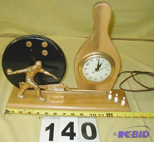 lot 140 image: Vintage Bowlers Figural Clock This vintage cl...