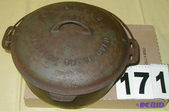 lot 171 image: Griswold #9 Tite-Top Dutch Oven with Lid This...
