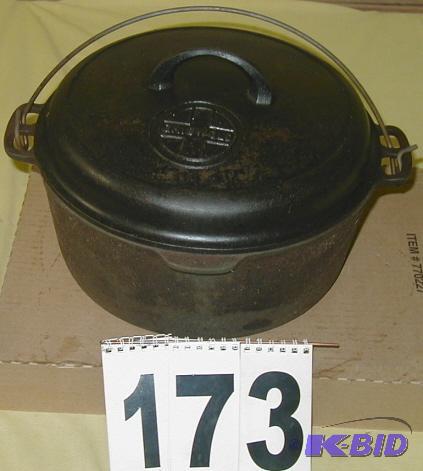lot 173 image: Vintage GriswoldWagner Dutch Oven and Lid Th...