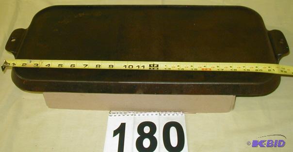 lot 180 image: Vintage Griswold #9 Cast Iron Griddle This pi...