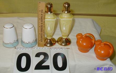 lot 20 image: Three Vintage Salt & Pepper Sets Blue and...
