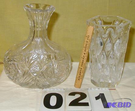 lot 21 image: Pair of Heavy Vintage Glass Vases The round p...