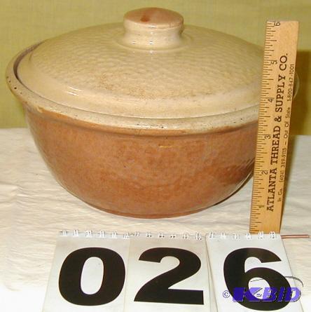 lot 26 image: Vintage Stoneware Covered Bowl The bowl is ab...