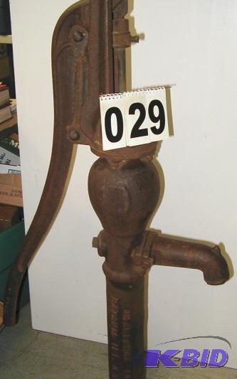 lot 29 image: Very Nice Vintage Pump Jack This pump is in e...