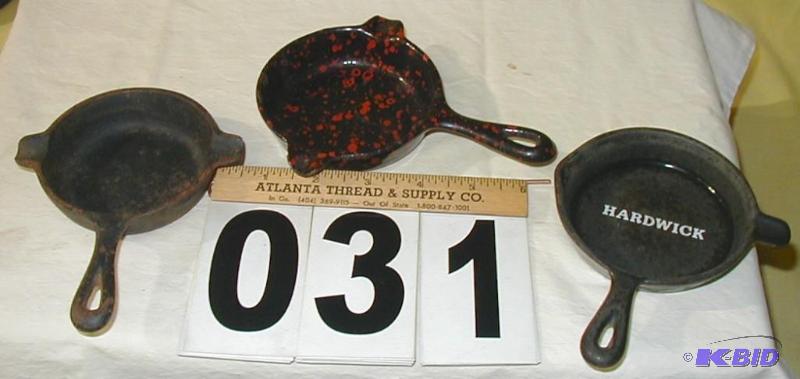 lot 31 image: Three Vintage Cast Iron Fry Pan Ashtrays Ther...