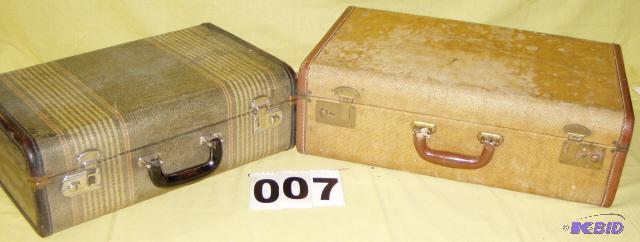 lot 7 image: Pair of Vintage Suitcases These have wear but...