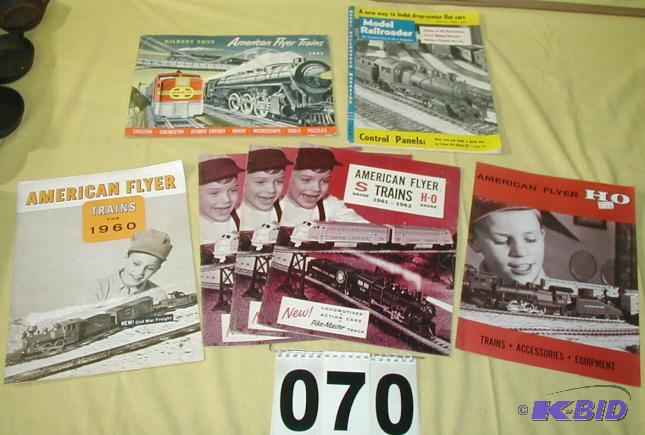 lot 70 image: Nice Lot of Vintage American Flyer Train Cata...