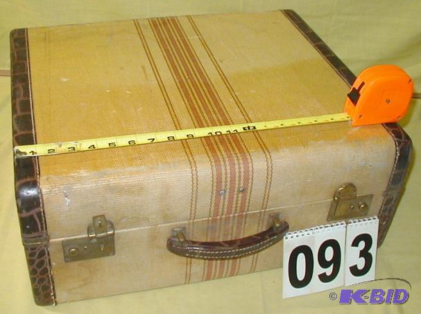 lot 93 image: Large Vintage Tweed and Leather Suitcase Look...