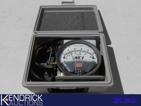 lot 129 image: Magnehelic Differential Pressure Gage