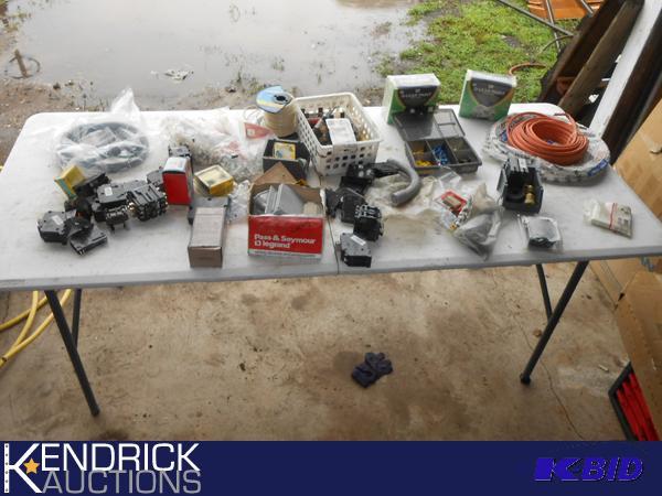 lot 143 image: Box full of Electrical Supplies