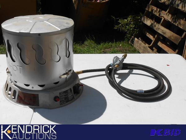 lot 152 image: Workforce 30,000-80,000 BTU Portable Propane Convection Heater