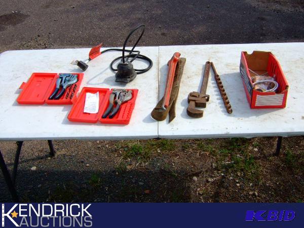 lot 164 image: Large lot of hand tools