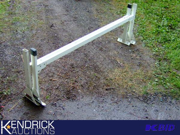 lot 175 image: 4 Roof Racks