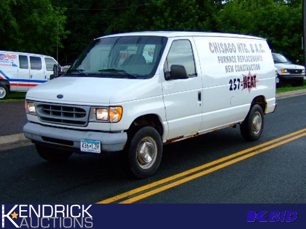 lot 2 image: 1999 Ford Cargo Van