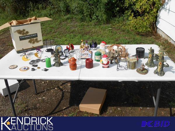 lot 203 image: Large Lot of Collectables and Gift Shop items