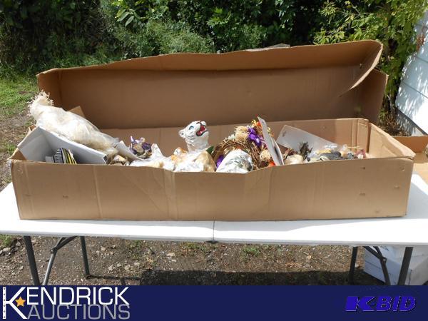lot 211 image: Big box of Random Gift Shop Items