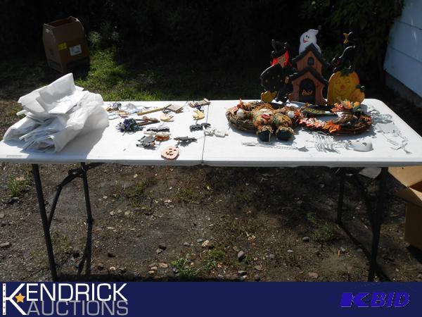 lot 219 image: Wind Chimes and Halloween Gift Collectables