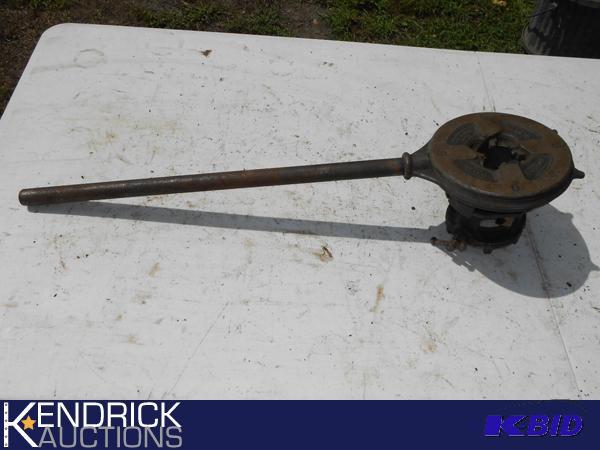 lot 24 image: Rigid No. 65- R Pipe Threading Ratchet