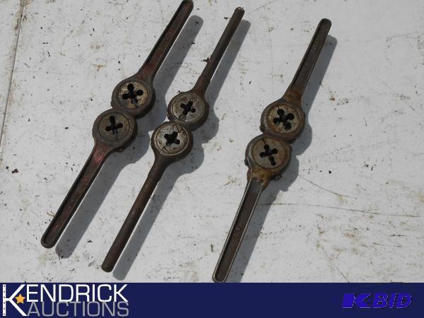 lot 26 image: 3 Dual Sized Pumpmakers