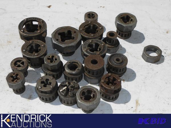 lot 29 image: 18 Toledo Pipe Threaders