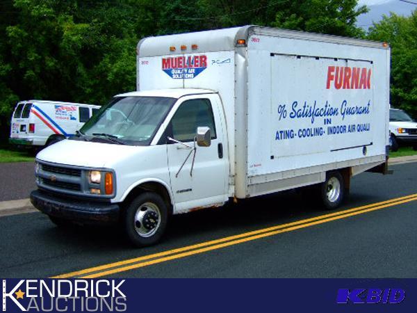 lot 3 image: 1996 Chevrolet Box Truck