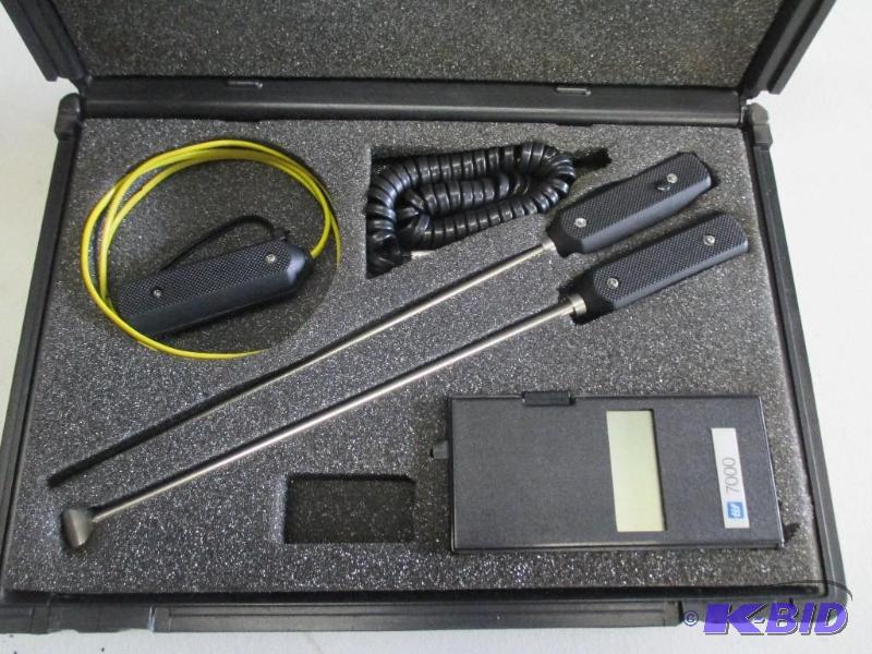 lot 10 image: 7000 Digital Thermometer Pyrometer