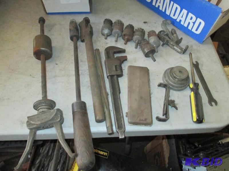 lot 102 image: Variety of Tools