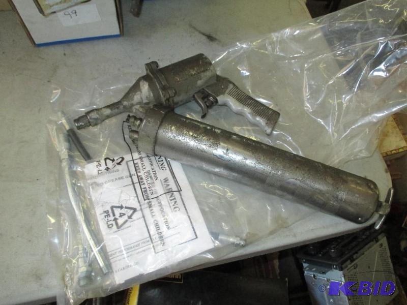 lot 104 image: Air grease gun