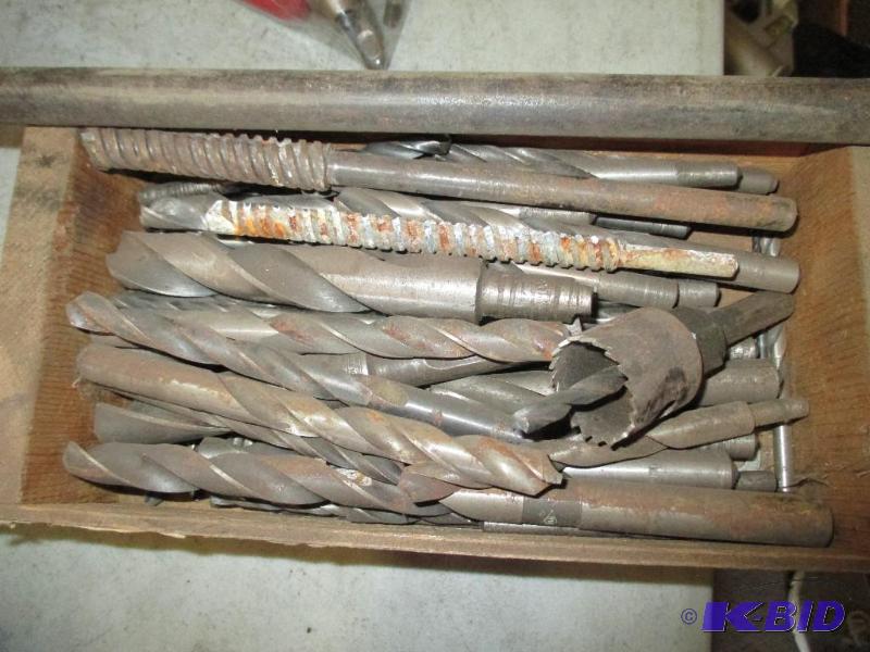 lot 109 image: Box of drill bits