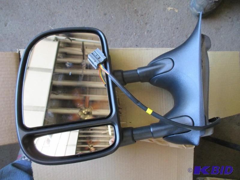 lot 131 image: 2003 Ford Pickup Power Mirror