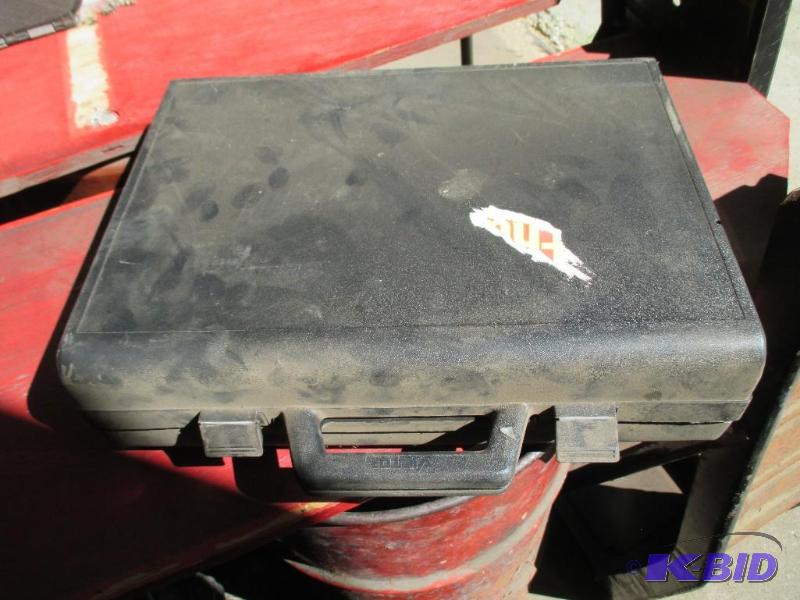lot 139 image: Car Emergency Kit