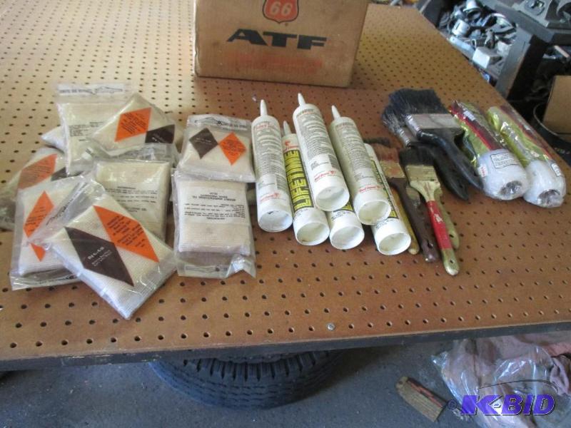 lot 149 image: Misc lot of painting supplies