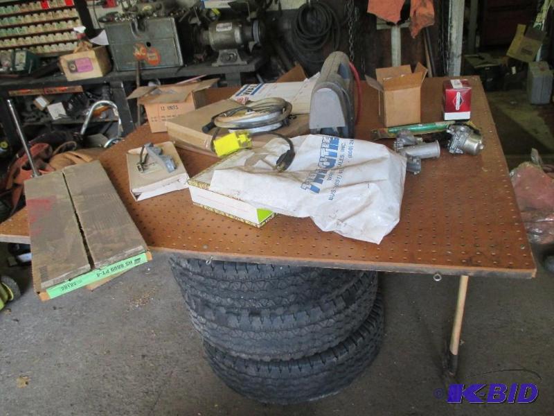 lot 165 image: Lot of items
