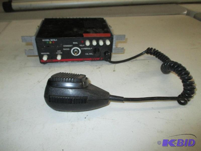 lot 20 image: V Con Code 3 Model 3672lf PA Siren