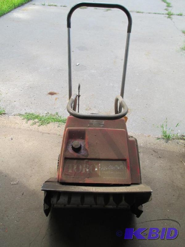 lot 26 image: Toro S-200 Electric start 29-640