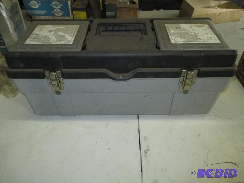 lot 28 image: Stack on tool box
