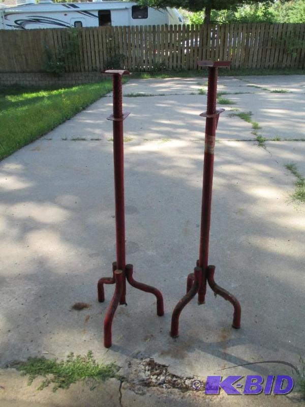 lot 36 image: 2 Support Jacks